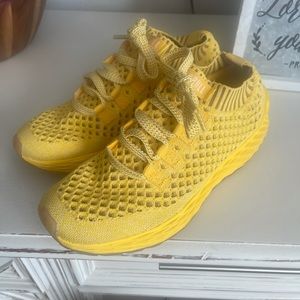 Knit runners